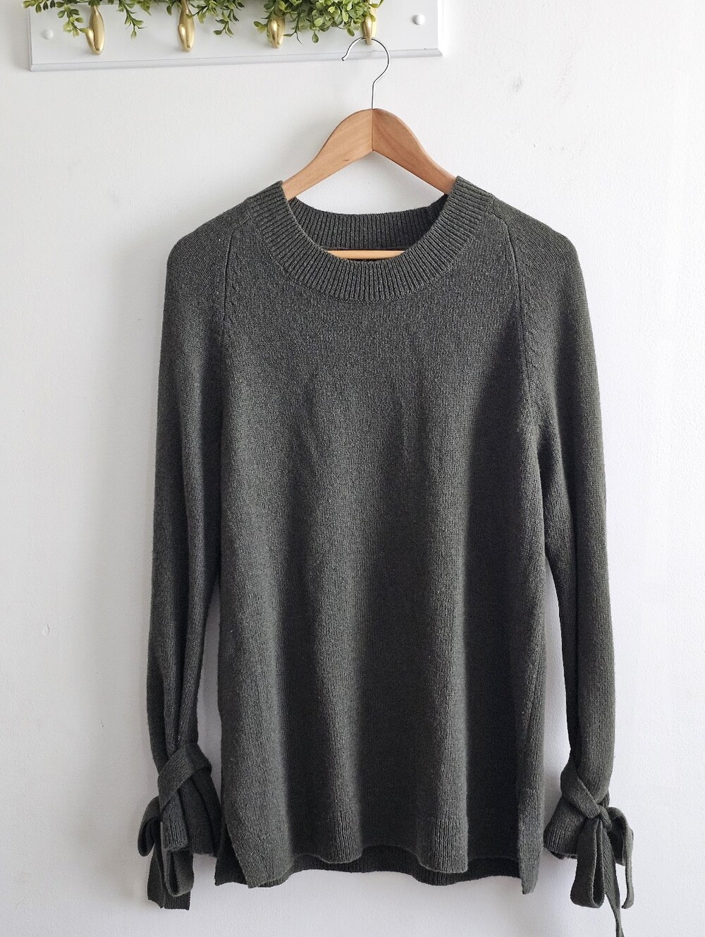 Ann Taylor Wool Cashmere Tie Cuff Sweater Olive Green Crewneck Pullover Medium M